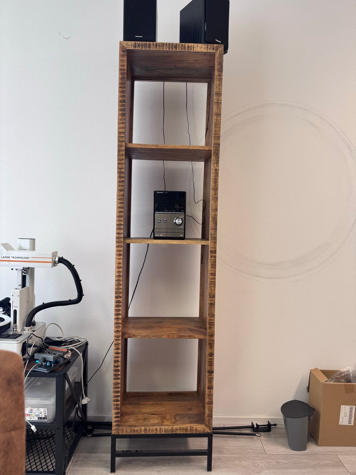 Stevige mango vakkenkast met 4 open vakken, Met plank(en), Zo goed als nieuw, 150 tot 200 cm, 25 tot 50 cm