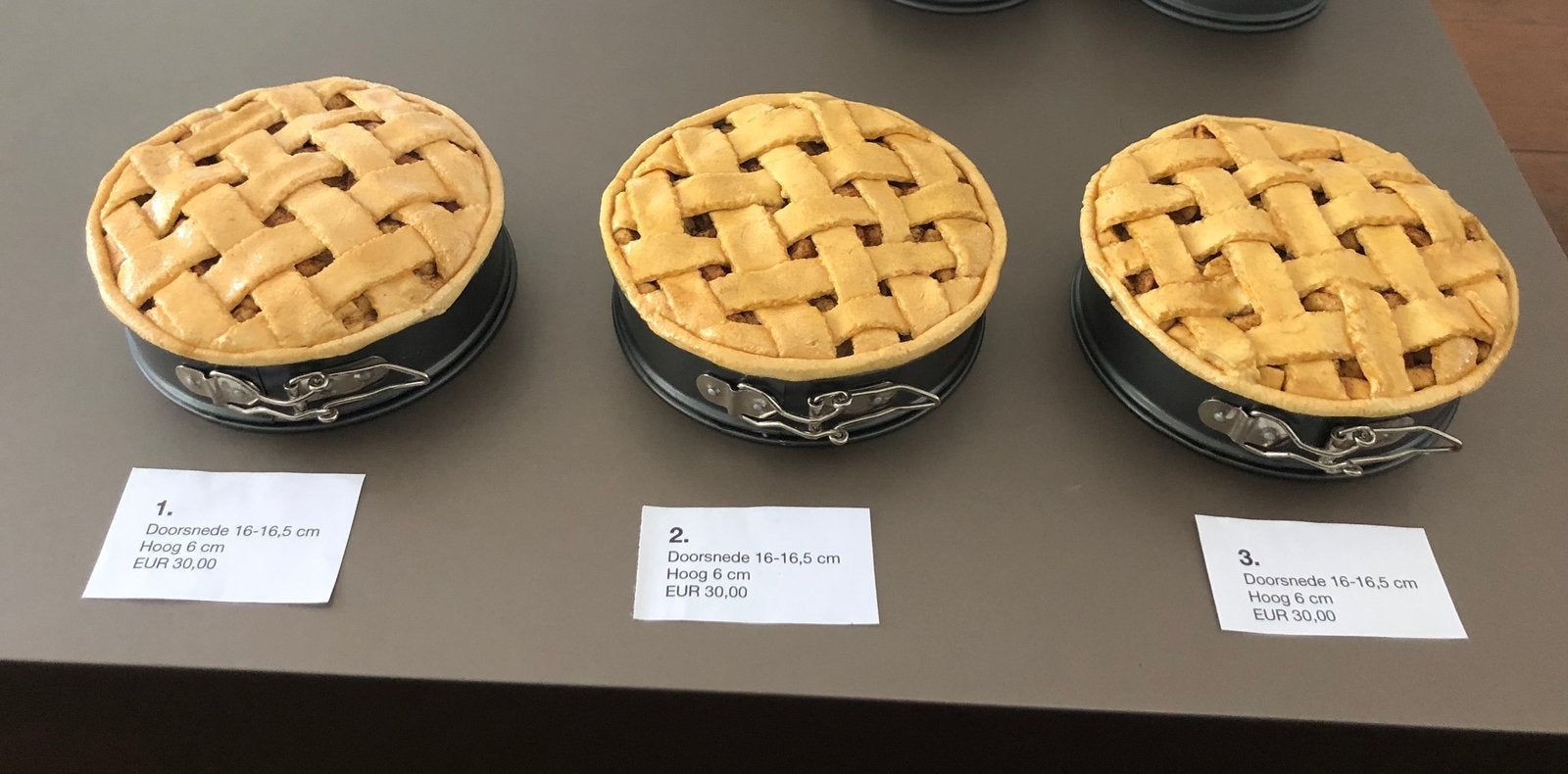 Mooie sier appeltaarten in bakblik., Ophalen, Nieuw