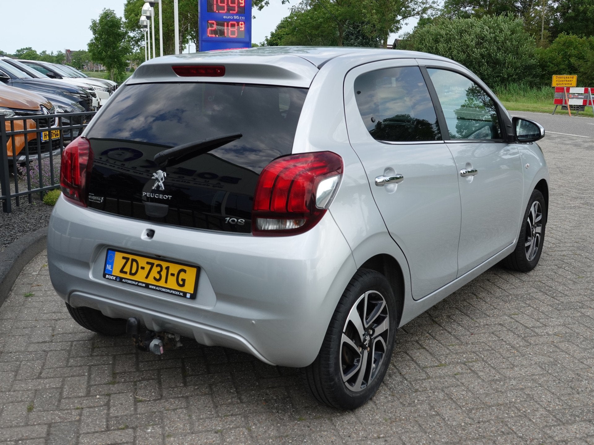 Peugeot 108 1.0 e-VTi AUTOMAAT Allure NAP | CLIMA | TREKH. |, Auto's, Stof, Gebruikt, Euro 6, 4 stoelen