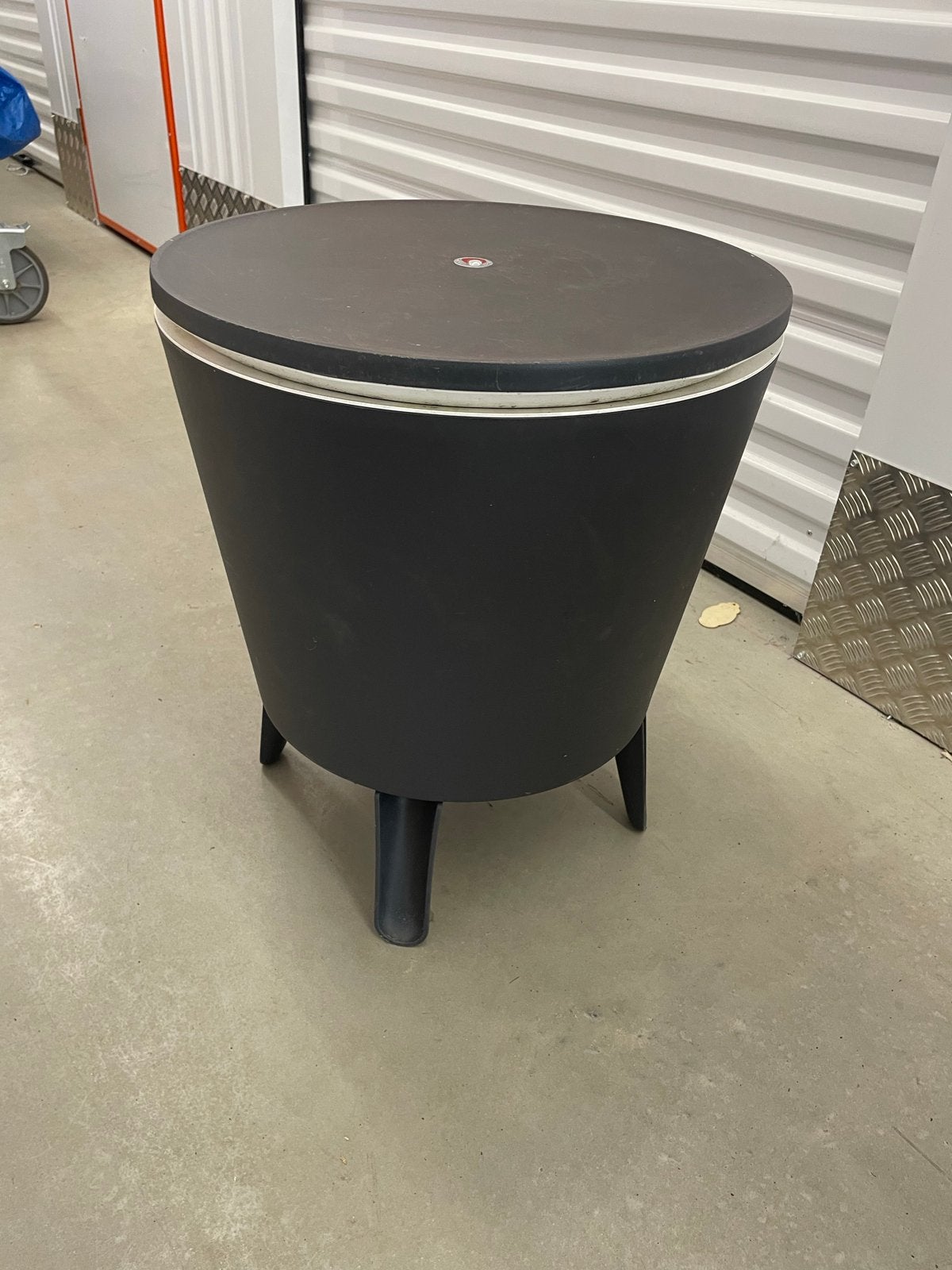 Coolbar - Koelbox en bijzettafel in één, Ophalen, Gebruikt, Rond, Kunststof