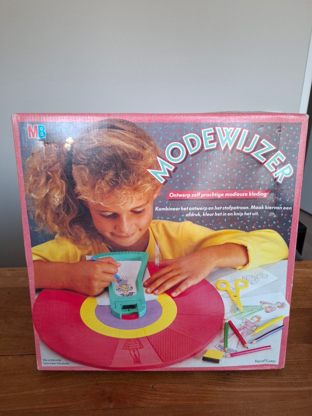 MB Modewijzer - Ontwerp je eigen mode!, Ophalen of Verzenden
