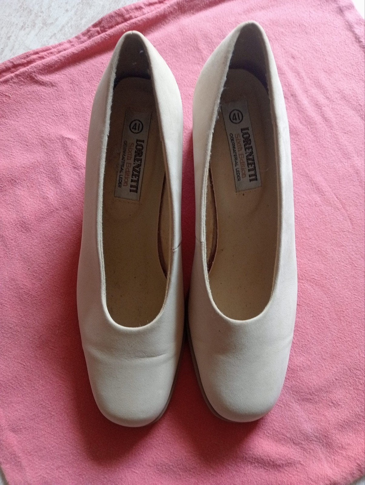 Chique creme/wit Italiaanse leren dames schoenen nieuw !, Kleding | Dames, Schoenen, Ophalen of Verzenden, Zo goed als nieuw, Wit