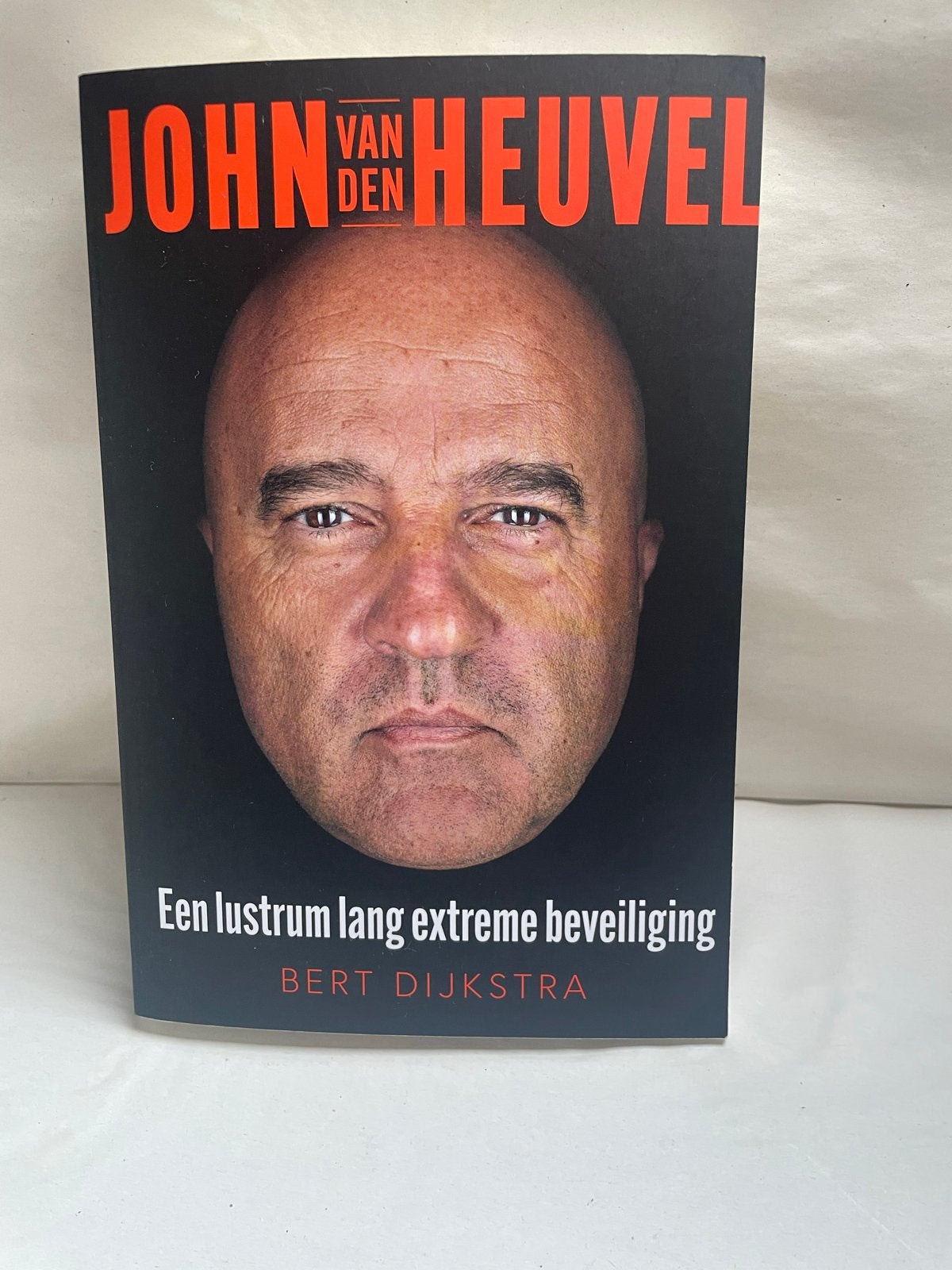 John van den Heuvel: Een lustrum lang extreme beveiliging, Ophalen of Verzenden, Zo goed als nieuw, Overige