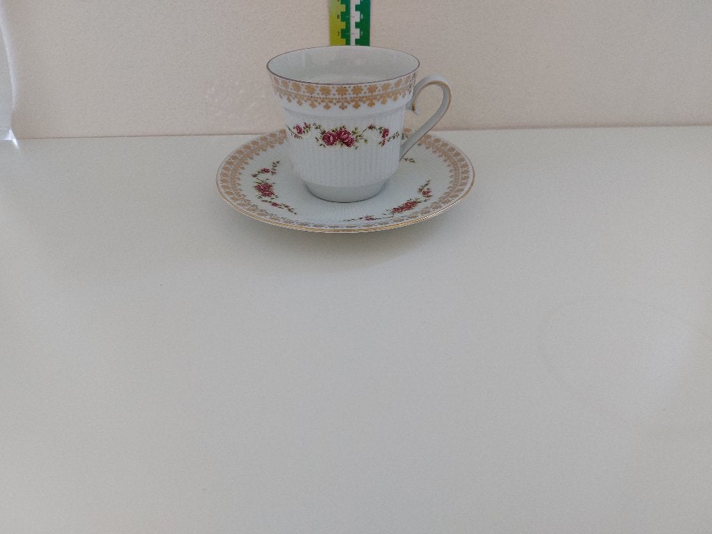 Vintage Mitterteich kop en schotel – roosjes en gouden rand, Antiek en Kunst, Ophalen of Verzenden