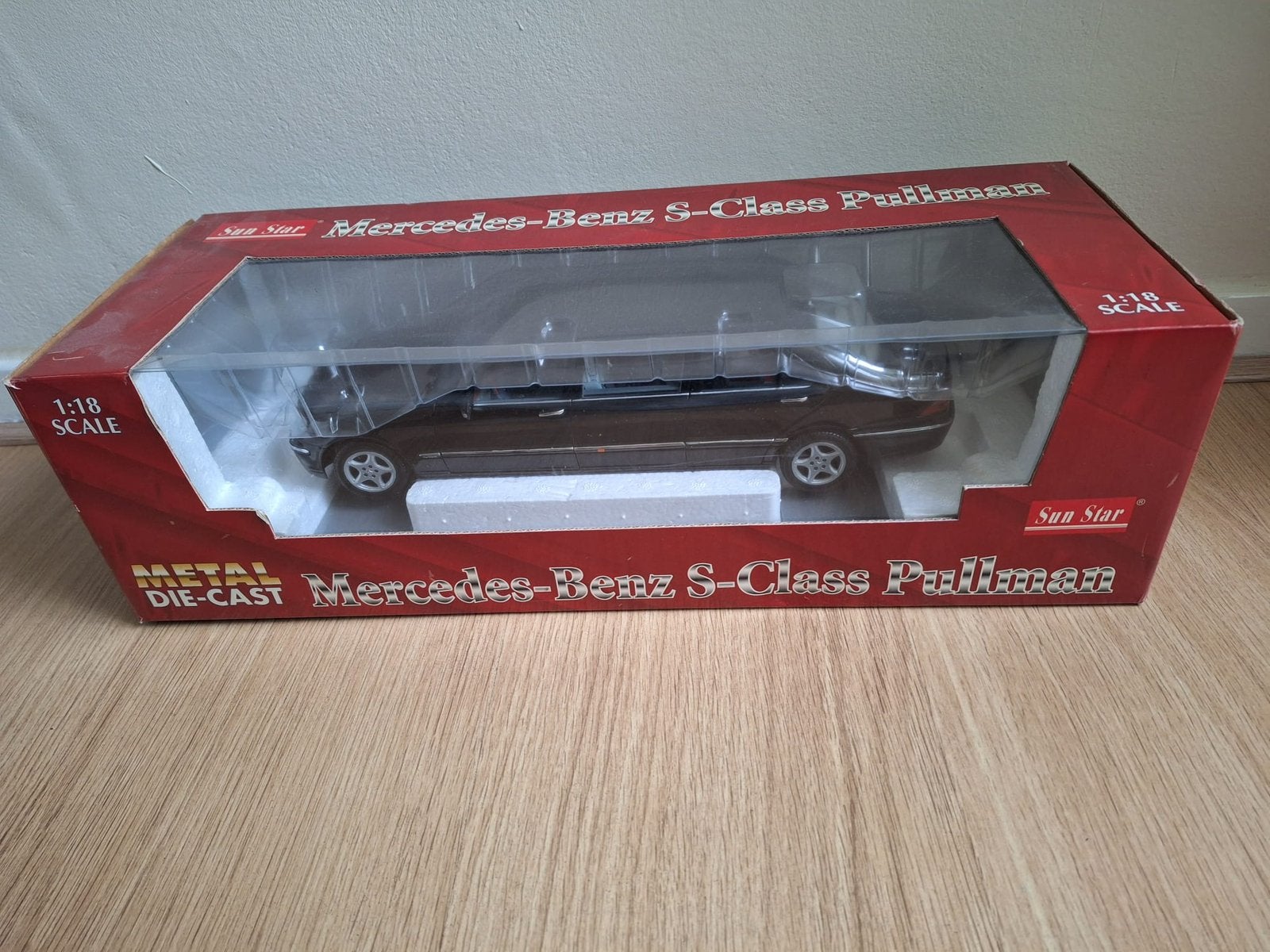 Nieuw in doos, Hobby en Vrije tijd, Modelauto's | 1:18, Ophalen of Verzenden, Nieuw
