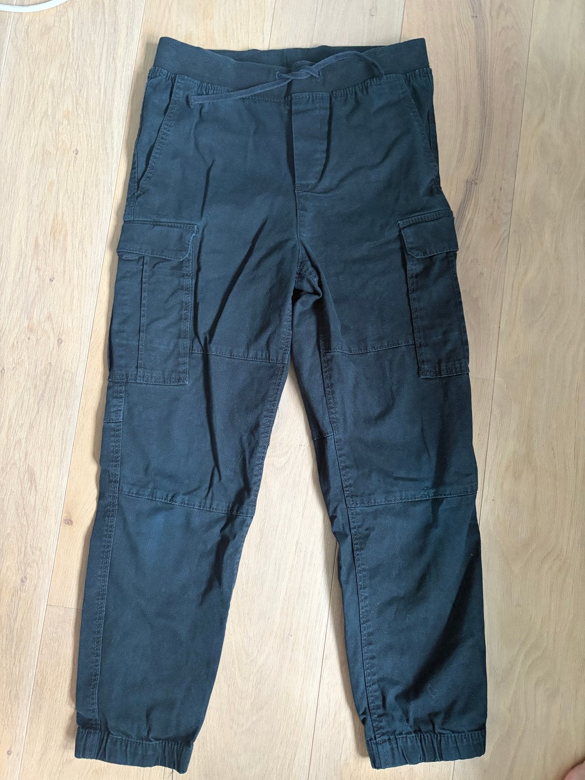 H&M Zwarte Cargo Broek - Maat 152, Ophalen of Verzenden, Zo goed als nieuw, Jongen