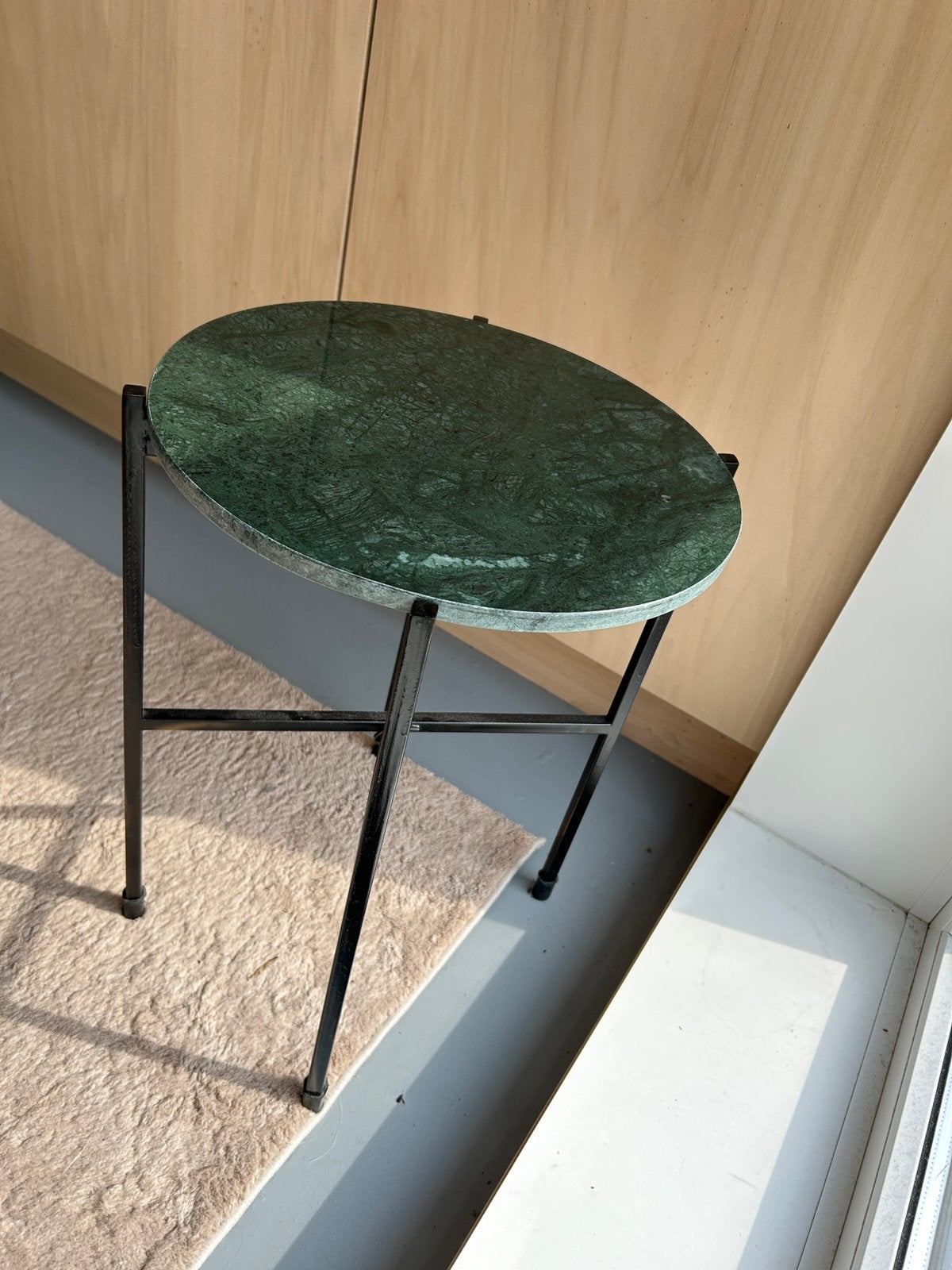 Groen marmere Bijzettafel, Minder dan 55 cm, Metaal of Aluminium, Rond, Zo goed als nieuw