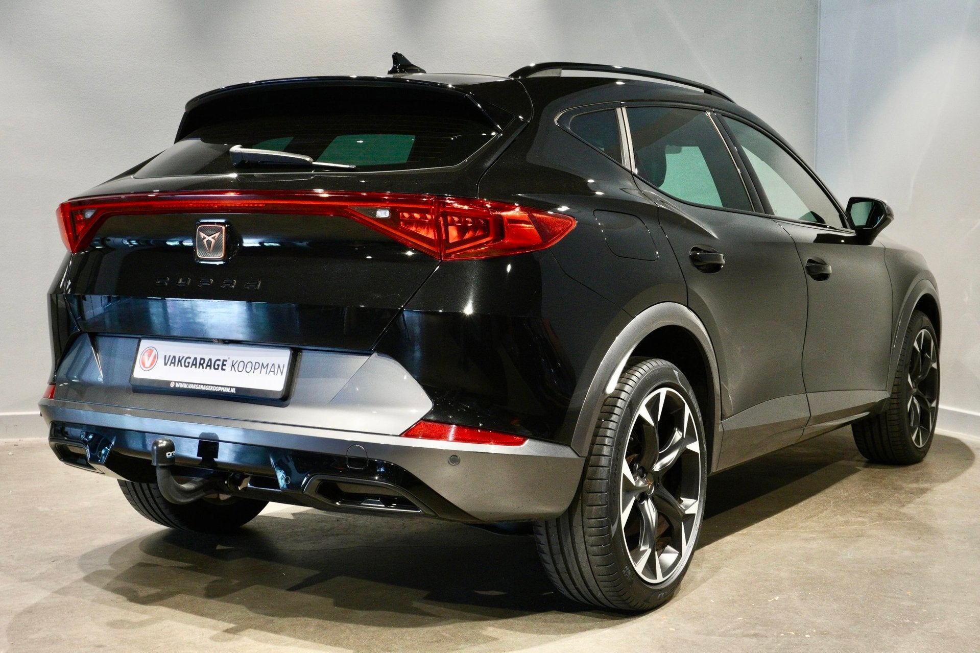 Cupra Formentor 1.5 TSI Business Edition Plus ACC|Trekhaak|S, Auto's, Automatische klimaatregeling, Leder en Stof, Zwart, Bedrijf