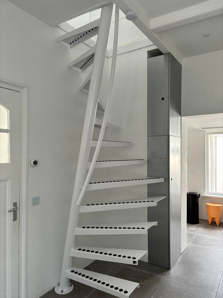 EeStairs ruimtebesparende trap 1 m2, Doe-het-zelf en Verbouw, Ladders en Trappen, Ophalen, Zo goed als nieuw, 2 tot 4 meter
