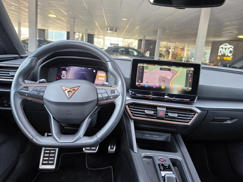 CUPRA Leon Sportstourer VZ e-Hybrid (bj 2022, automaat), Auto's, Gebruikt, 4 cilinders, Leon, Leder en Stof