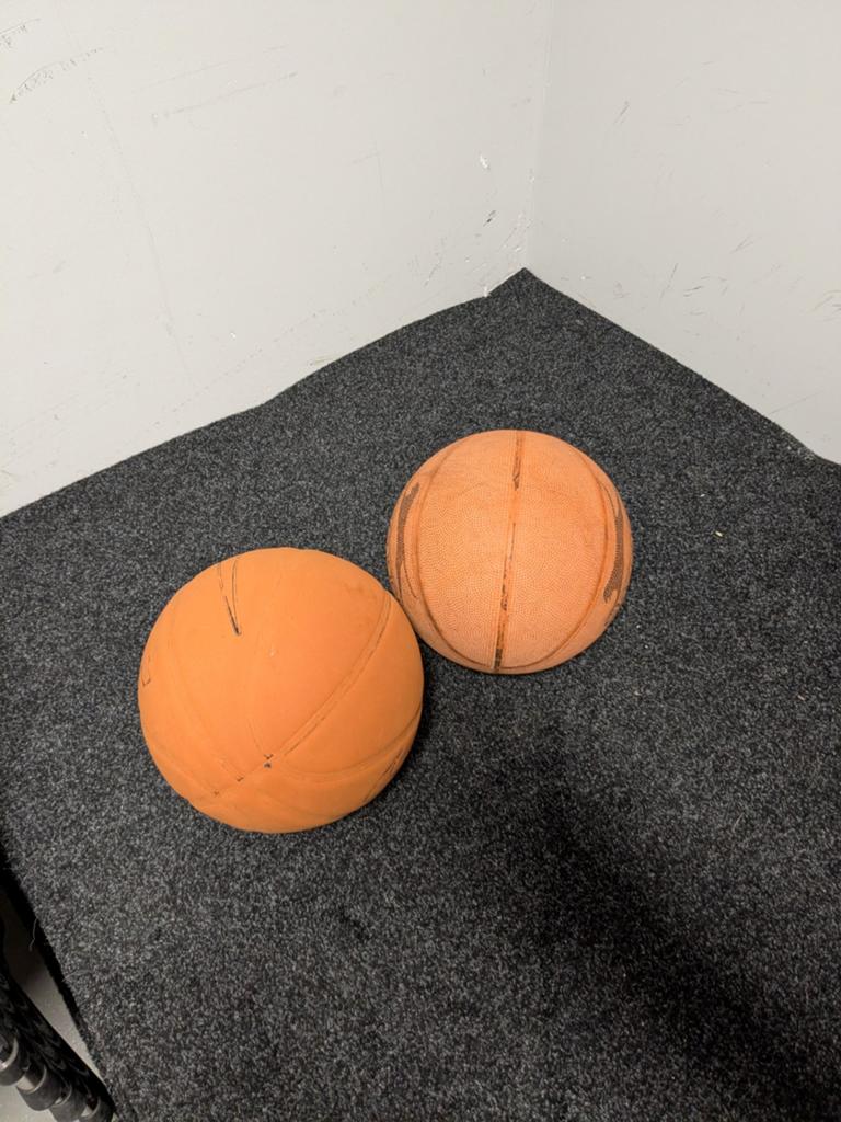 2 basketballen, Sieraden, Tassen en Uiterlijk, Manchetknopen, Ophalen of Verzenden, Overige materialen