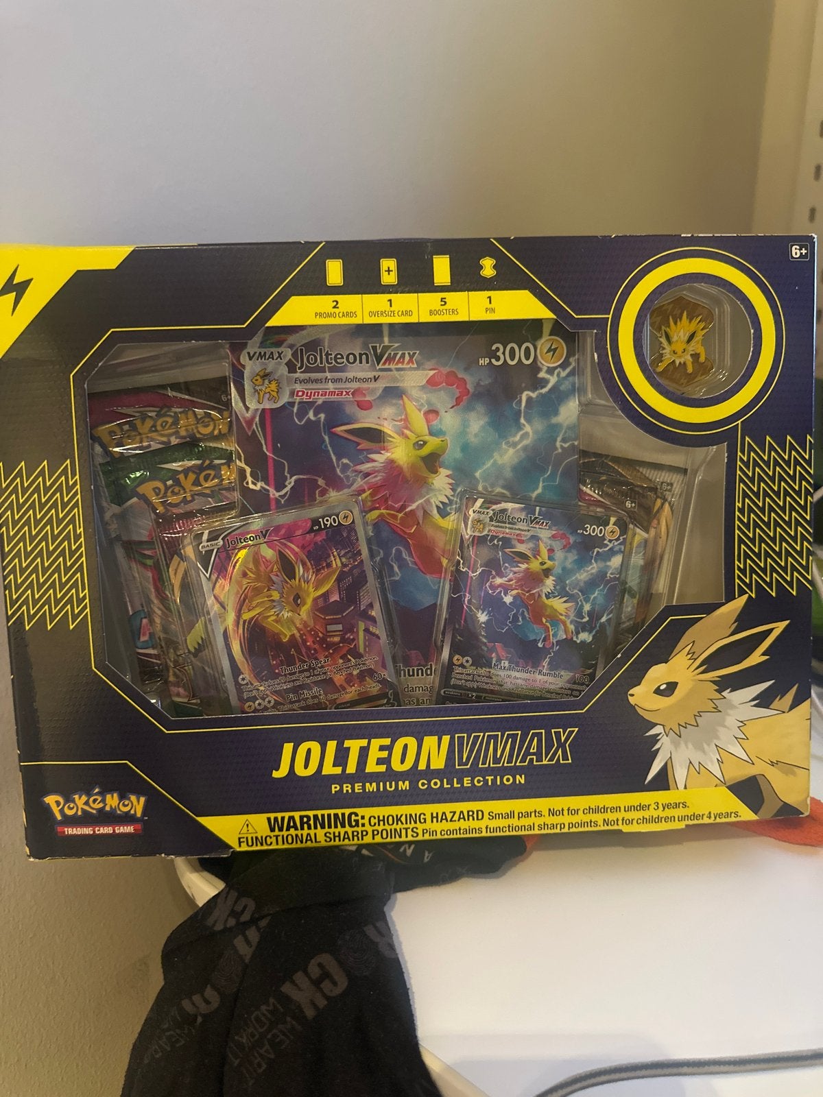 Pokémon TCG Jolteon VMAX Premium Collection, Ophalen of Verzenden, Nieuw, Overige typen