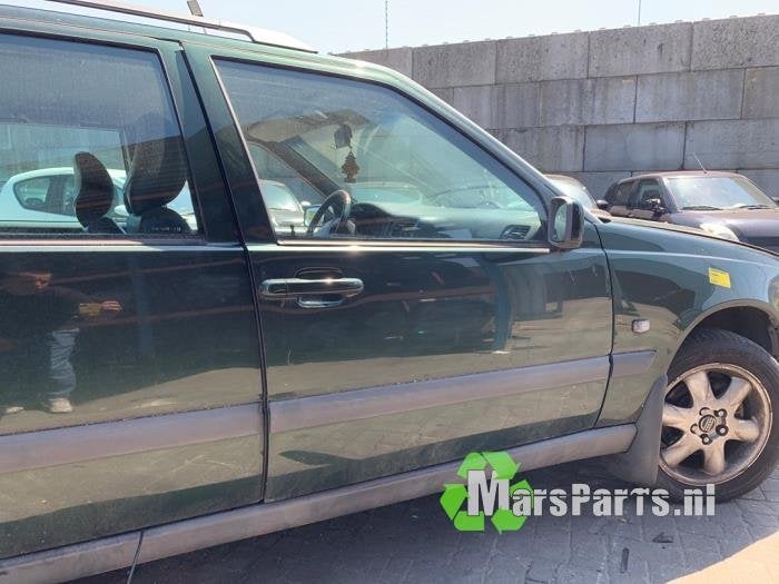 Portier 4Deurs rechts-voor van een Volvo V70, Gebruikt, -, Deur, -
