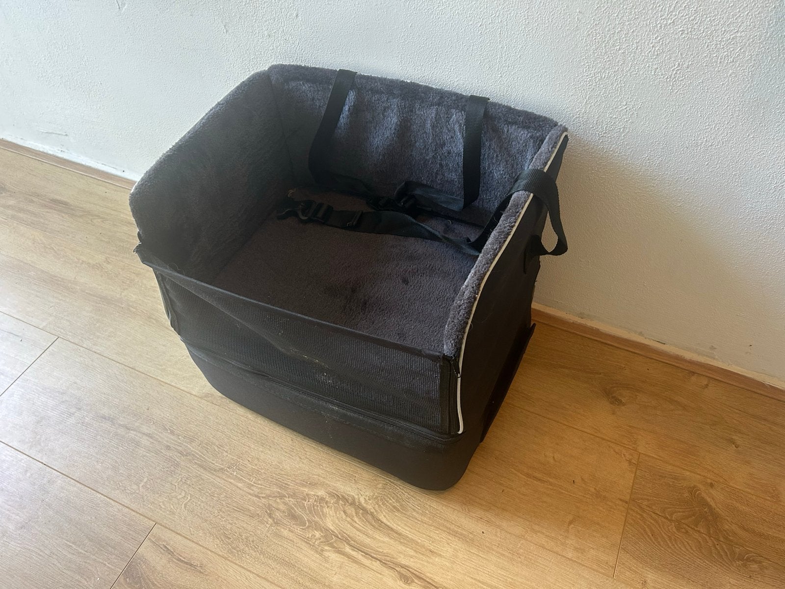 Trixie mand / zitje voor huisdier in auto, Dieren en Toebehoren, Ophalen, Zo goed als nieuw