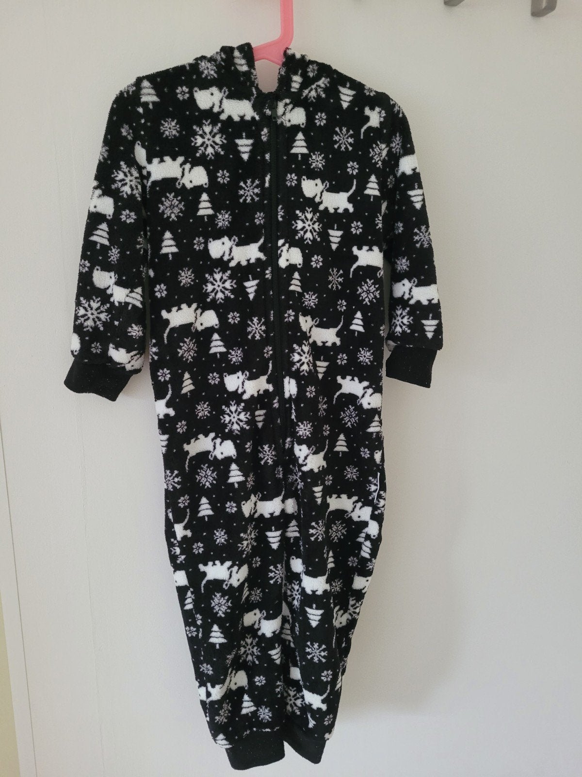 Zwarte kinder slaapyjama met winterse print, Ophalen of Verzenden, Gebruikt, Maat 98
