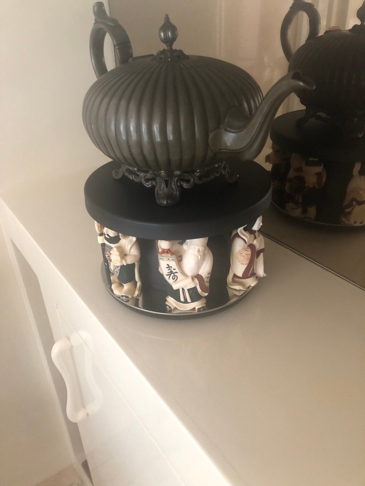 Antieke tinnen theepot op plateau met beeldjes, Antiek en Kunst, Ophalen of Verzenden