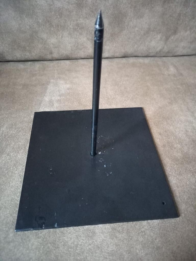Pin om bloemstuk of krans op te maken / Basic iron foot, Ophalen of Verzenden, Gebruikt