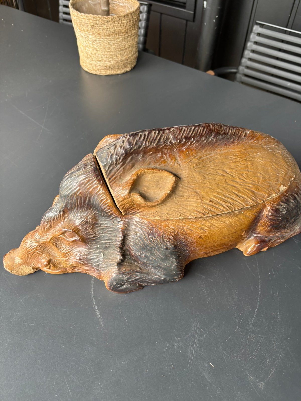 oude presentatie schaal inde vorm van een wildzwijn, Ophalen, Gebruikt, Steen/keramiek, Bruin