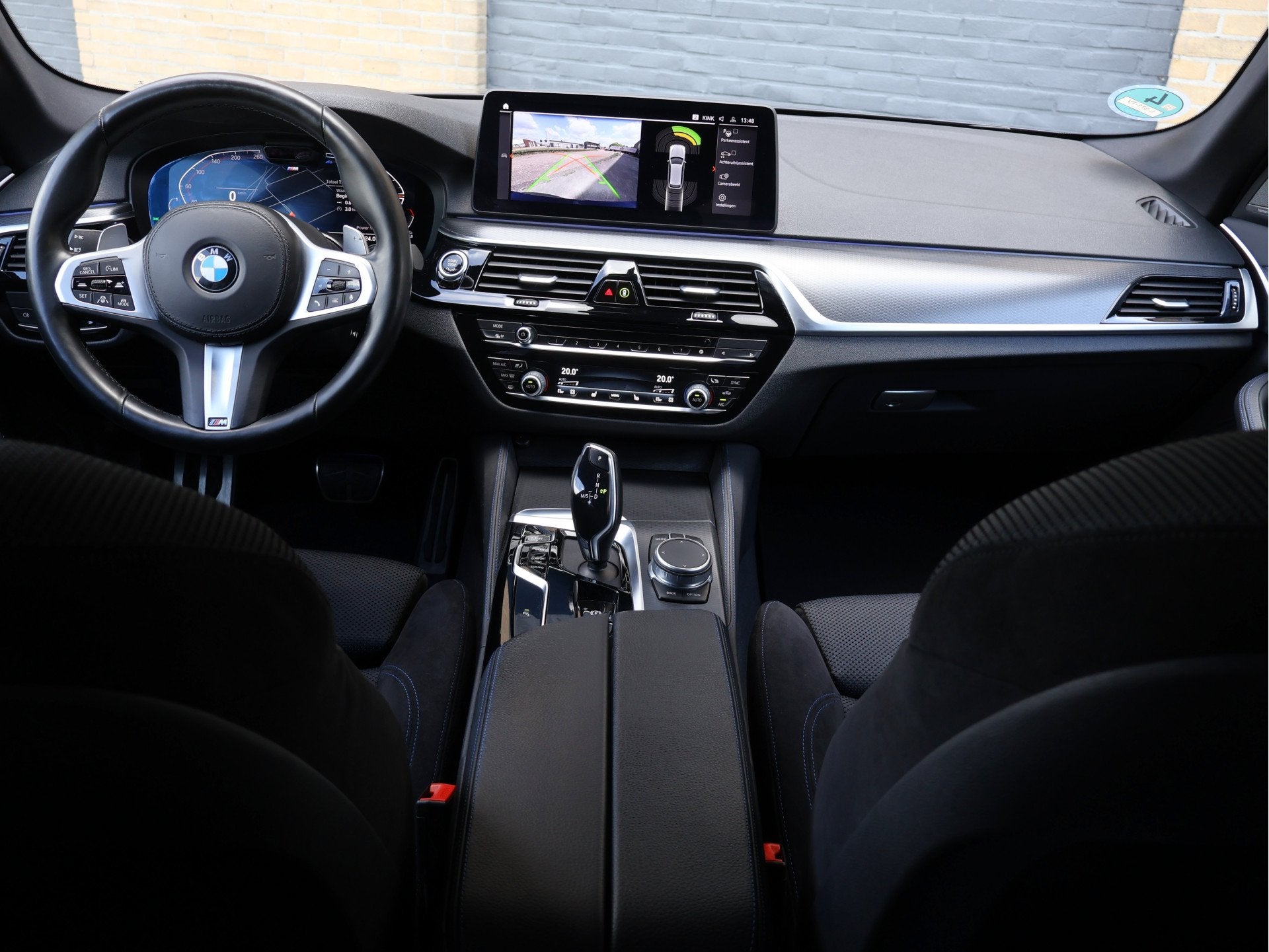 BMW 5 Serie Touring 520d xDrive M Sport Laser | HUD | Harman, Automaat, 2000 kg, Leder en Stof, Zwart