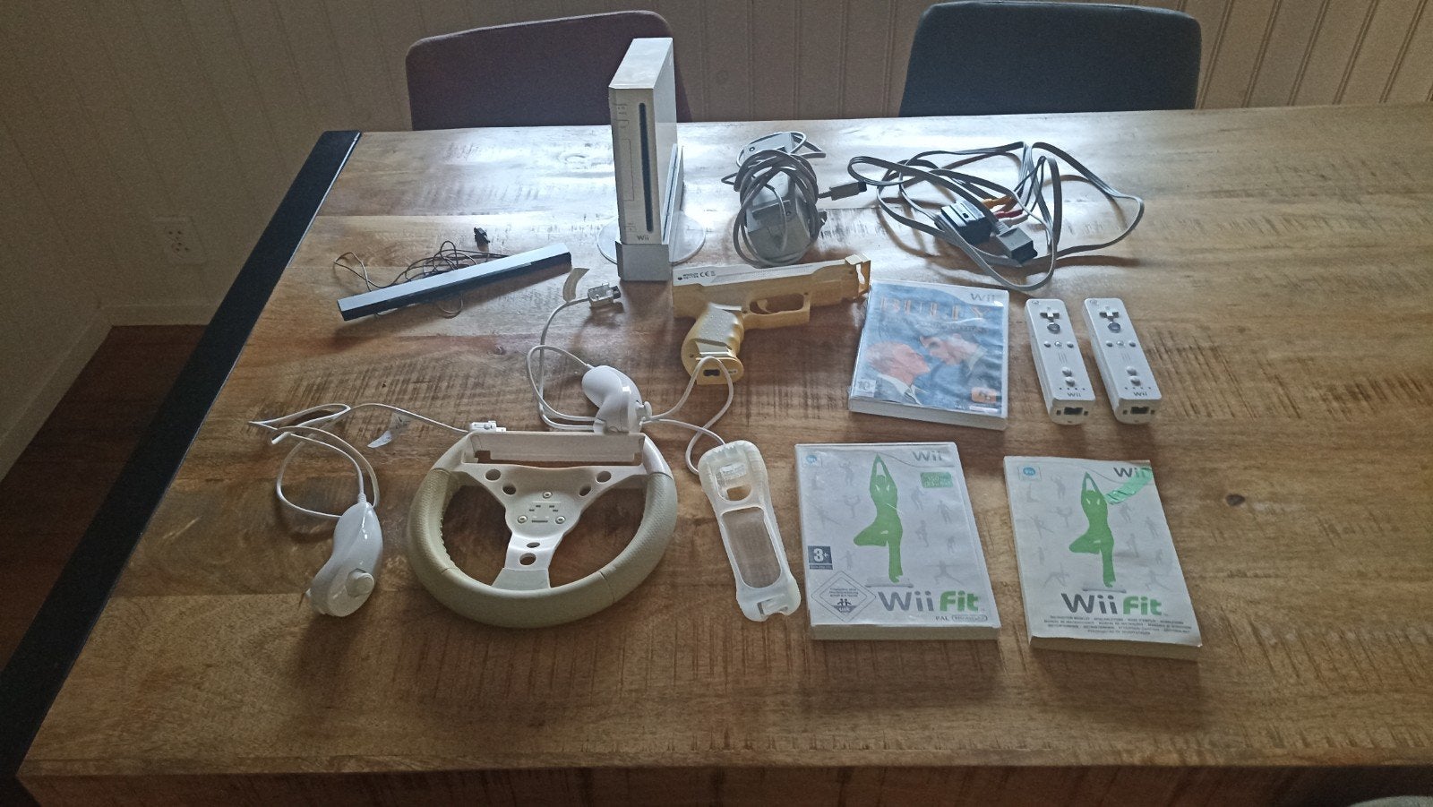 Wii console met games en accessoires, Spelcomputers en Games, Ophalen of Verzenden, Gebruikt, Met 2 controllers, Met stuurtje