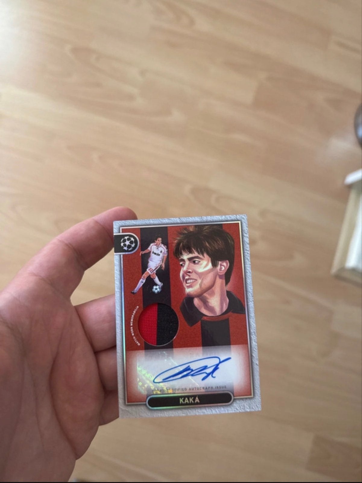 Kaka Gesigneerde AC Milan Relic Kaart 04/50 - Topps Museum, Verzenden, Nieuw, Buitenlandse clubs, Spelerskaart