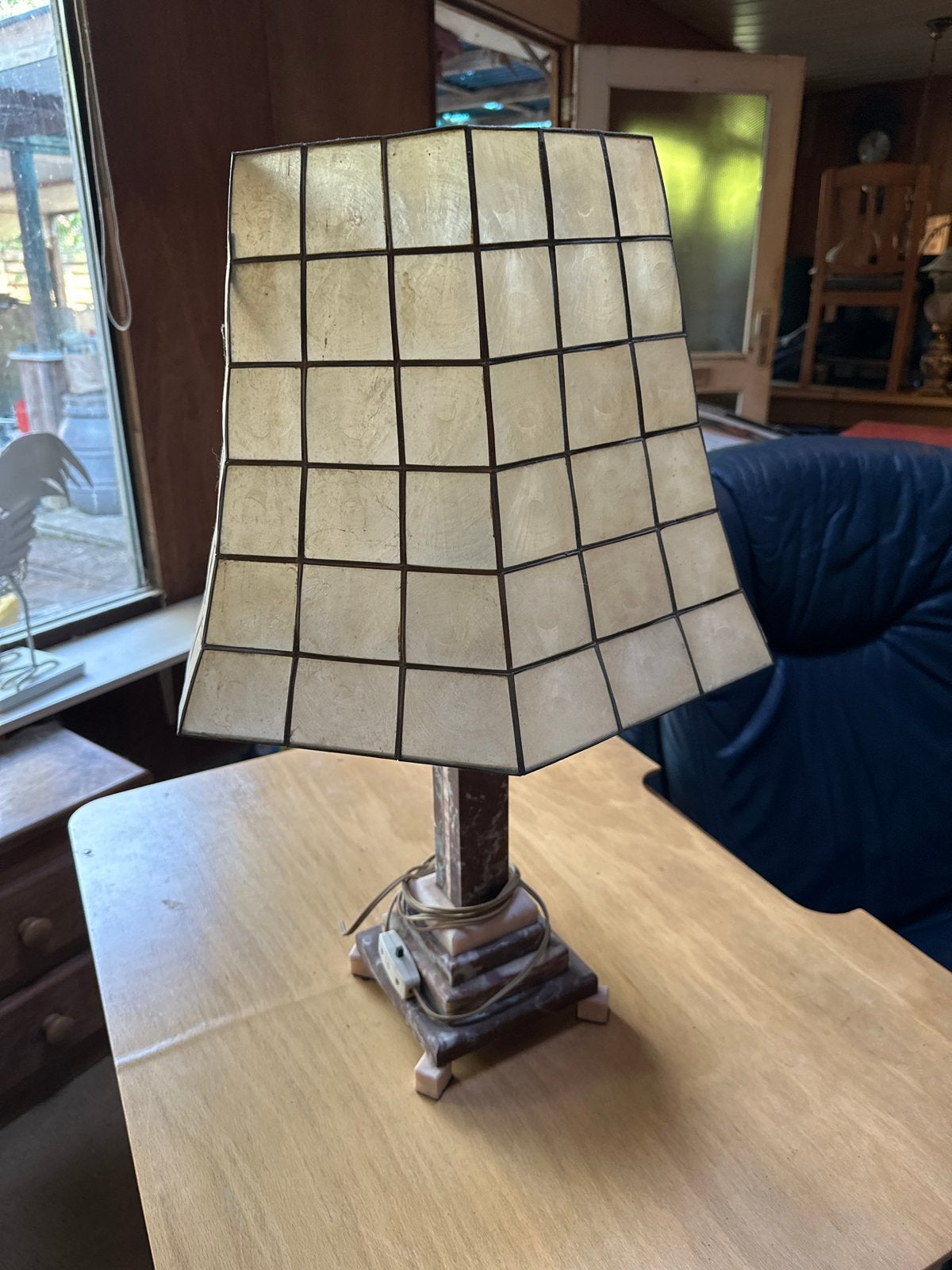 Vintage tafellamp met marmeren voet en schelpenkap, Ophalen