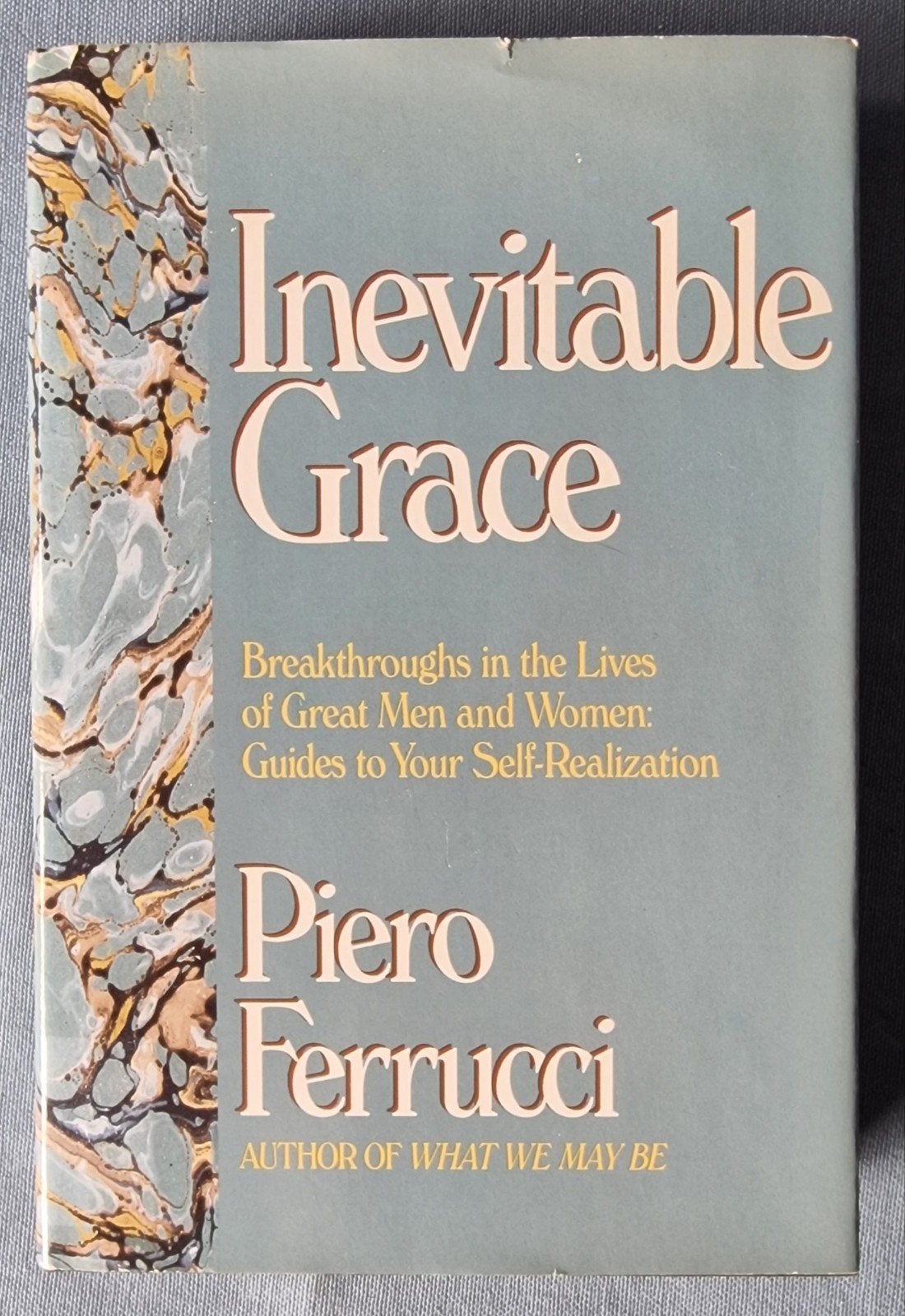 Inevitable Grace - Piero Ferrucci (Engels), Achtergrond en Informatie, Spiritualiteit algemeen, Ophalen of Verzenden, Zo goed als nieuw