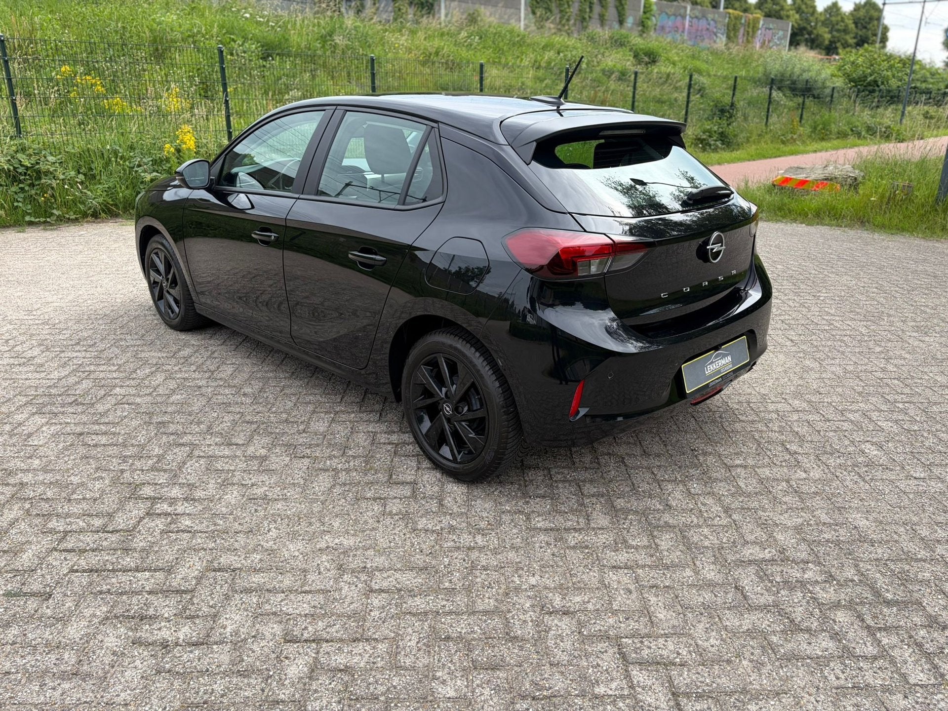 Opel Corsa 1.2 Black edition LED I CARPLAY I CAMERA I INCL B, Auto's, Opel, Voorwielaandrijving, Gebruikt, 1199 cc, Automatische klimaatregeling