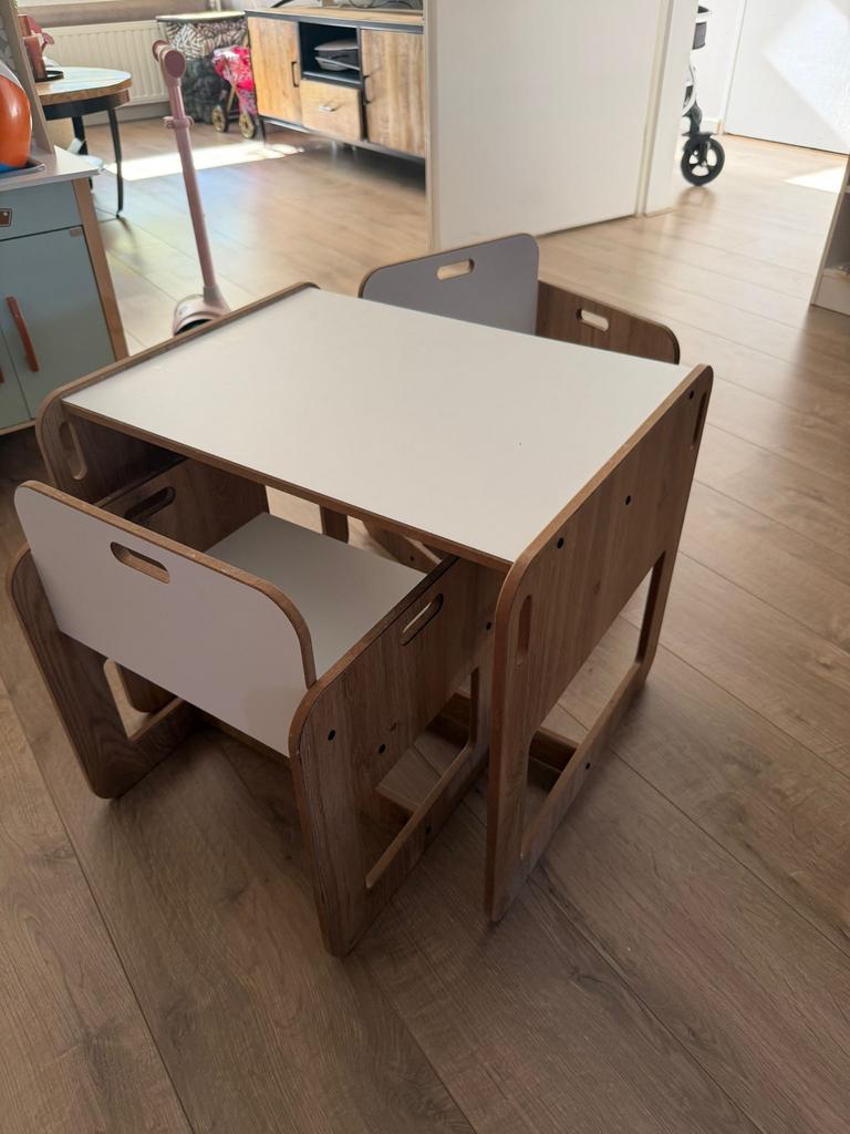 Kinder speeltafel met twee stoeltjes, Kinderen en Baby's, Kinderkamer | Tafels en Stoelen, Ophalen, Gebruikt, Tafel(s) en Stoel(en)
