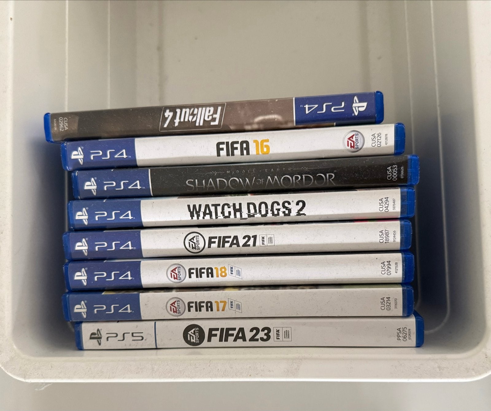 Foto 7 van PlayStation 4 met controller en 8 games