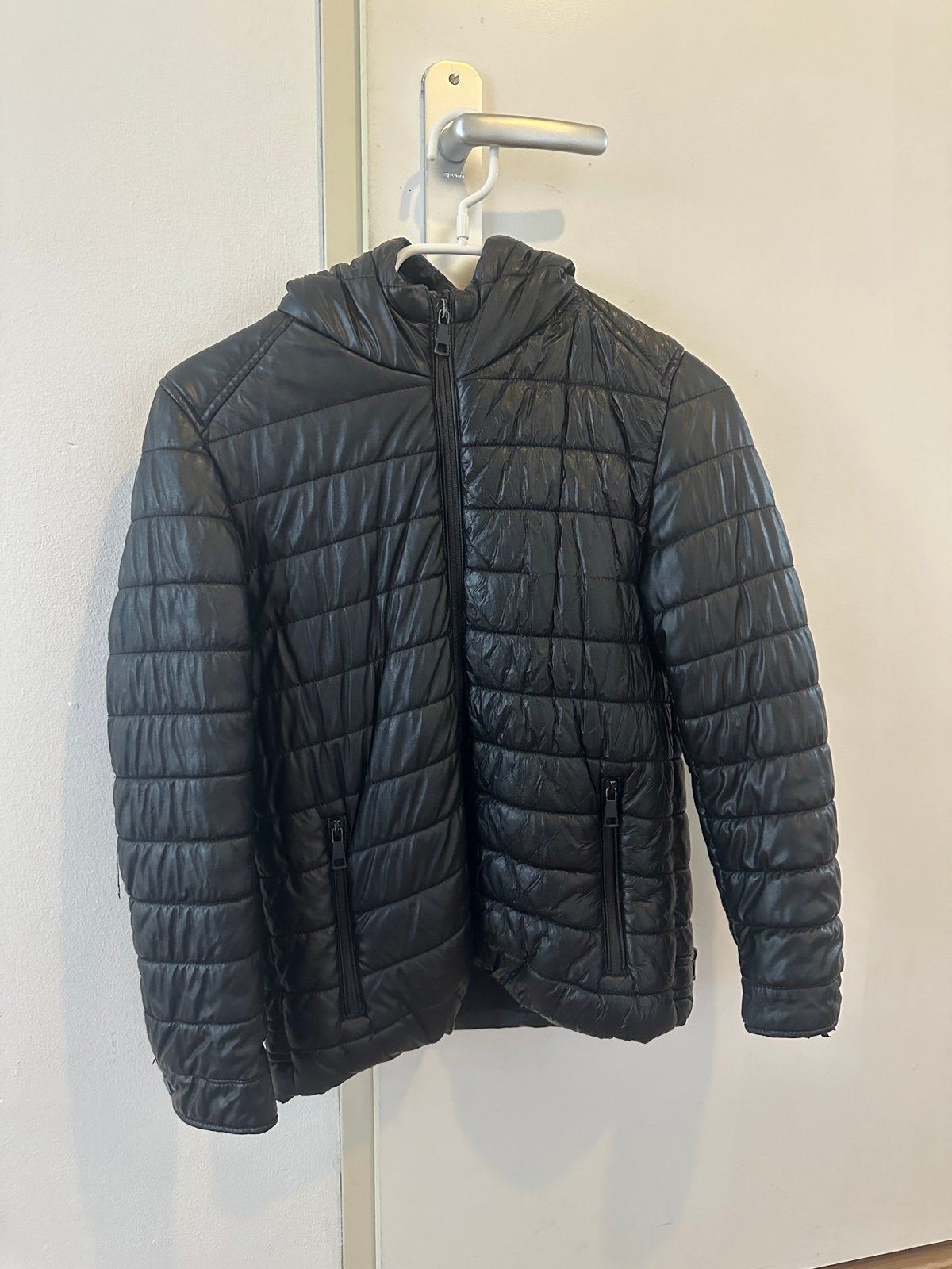 Zwarte gewatteerde jas met capuchon - Zara Boys (maat 140), Kinderen en Baby's, Kinderkleding | Maat 140, Ophalen of Verzenden
