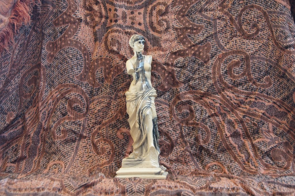 Decoratieve Venus de Milo beeldje - Marmerlook, Ophalen of Verzenden, Gebruikt, Mens
