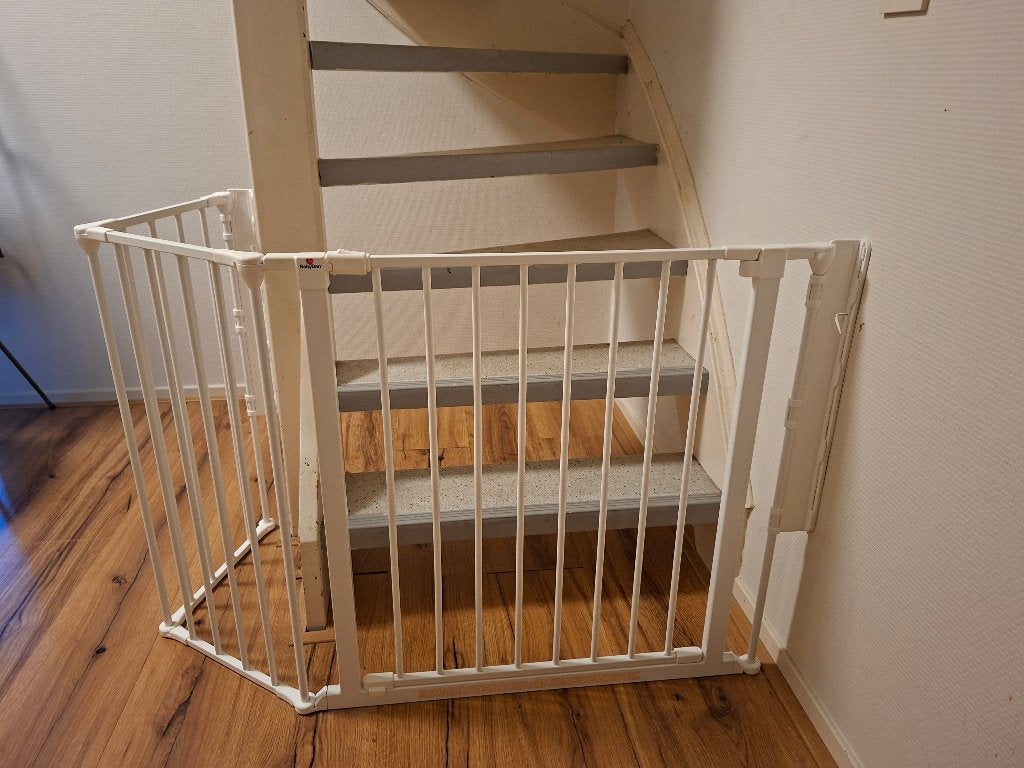 Verstelbaar / flexibel BabyDan traphekje (wit), Ophalen, Zo goed als nieuw, 115 cm of meer, Metaal of IJzer