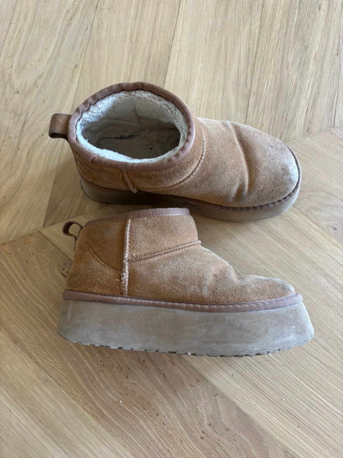 UGG Classic Ultra Mini enkellaarsjes chestnut – maat 39, Bruin, Lage of Enkellaarzen, Ophalen of Verzenden, Zo goed als nieuw
