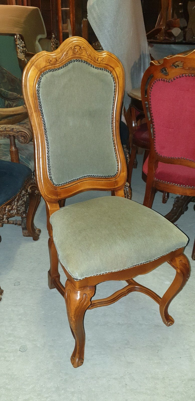 4 Klassieke Noten Eetkamerstoelen met Groene Bekleding, Ophalen