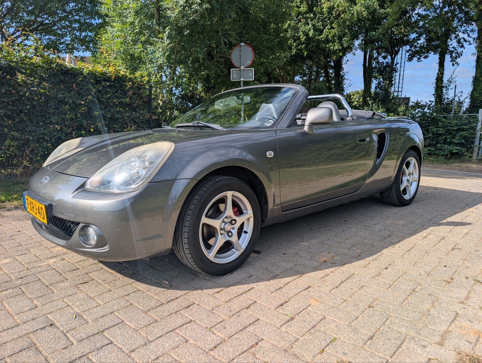 Toyota MR2 1.8 16V 2003 Grijs, 4 cilinders, Elektrische ramen, Handgeschakeld, 140 pk