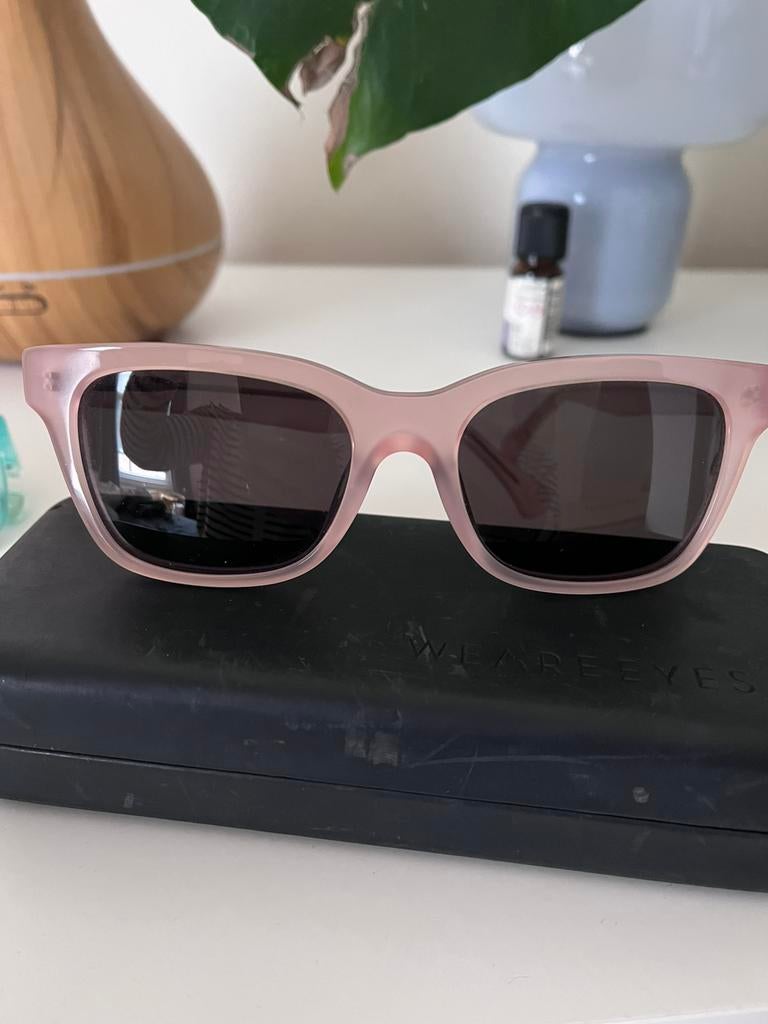 WeAreEyes zonnebril, Sieraden, Tassen en Uiterlijk, Zonnebrillen en Brillen | Dames, Ophalen of Verzenden, Zo goed als nieuw