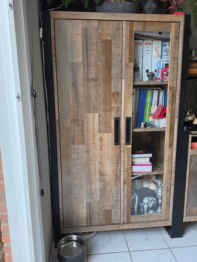 Hoge kast en dressoir, Huis en Inrichting, Ophalen, 150 tot 200 cm, 25 tot 50 cm, Robuust