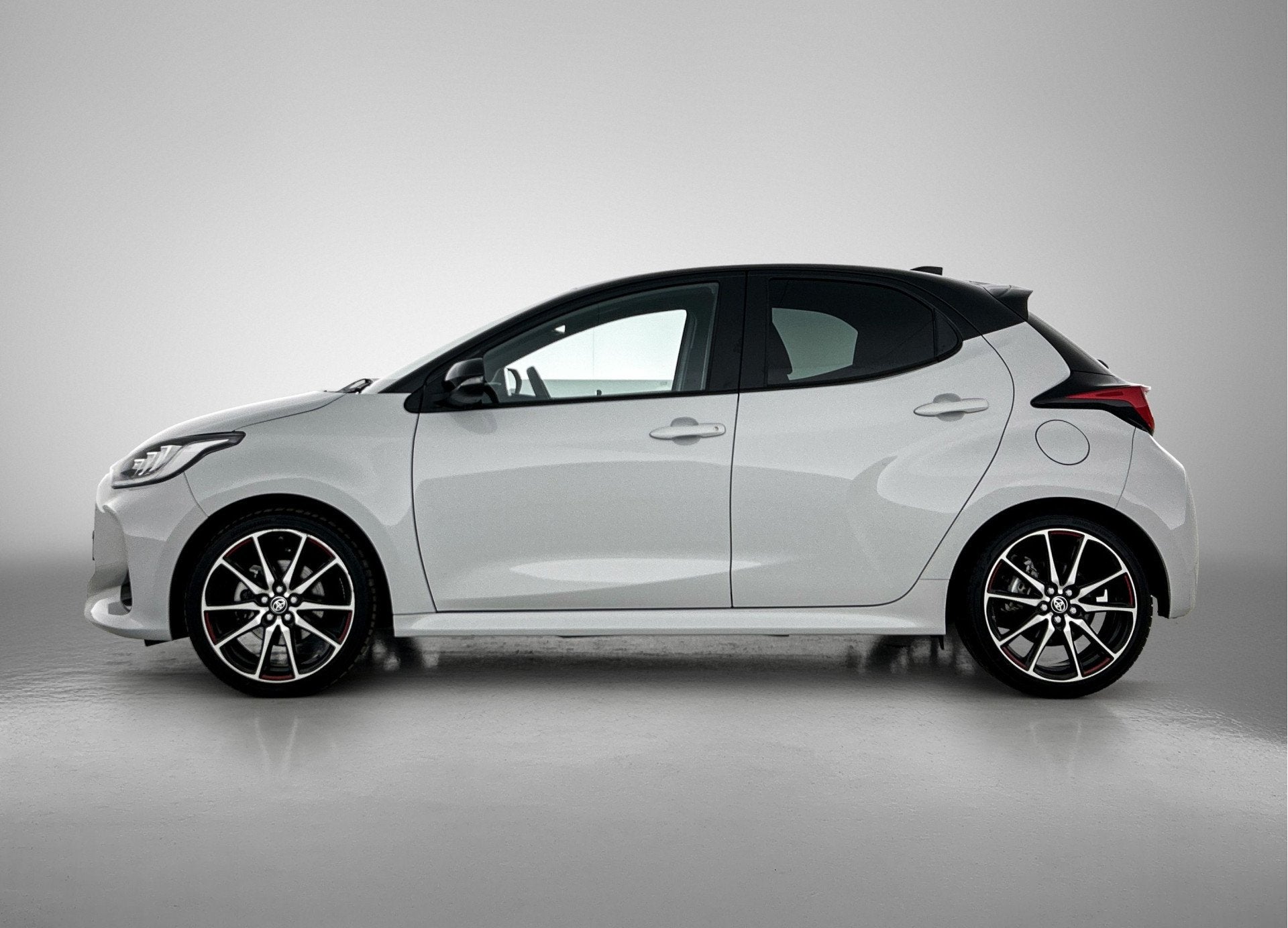 Toyota Yaris 1.5 Hybrid GR Sport Limited | Stoel en stuurwie, 12 maanden, 450 kg, Gebruikt, 1490 cc