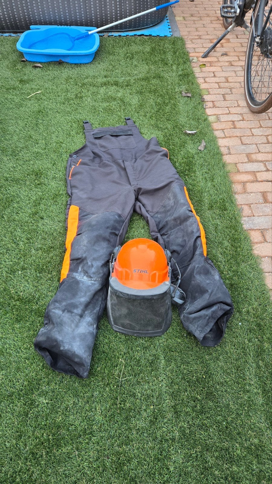 Stihl Zaagbroek Maat L en Helm, Doe-het-zelf en Verbouw, Verzenden, Gebruikt
