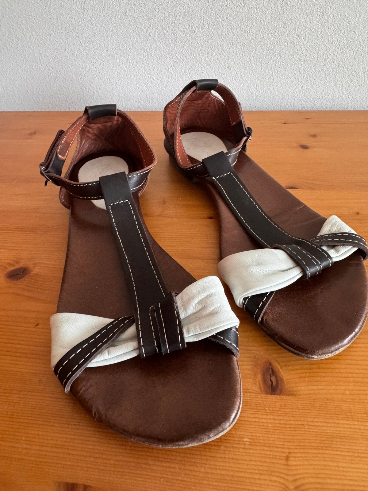 Italiaanse sandalen - Vera Gomma - maat 40, Kleding | Dames, Schoenen, Bruin, Zo goed als nieuw, Sandalen of Muiltjes, Ophalen of Verzenden