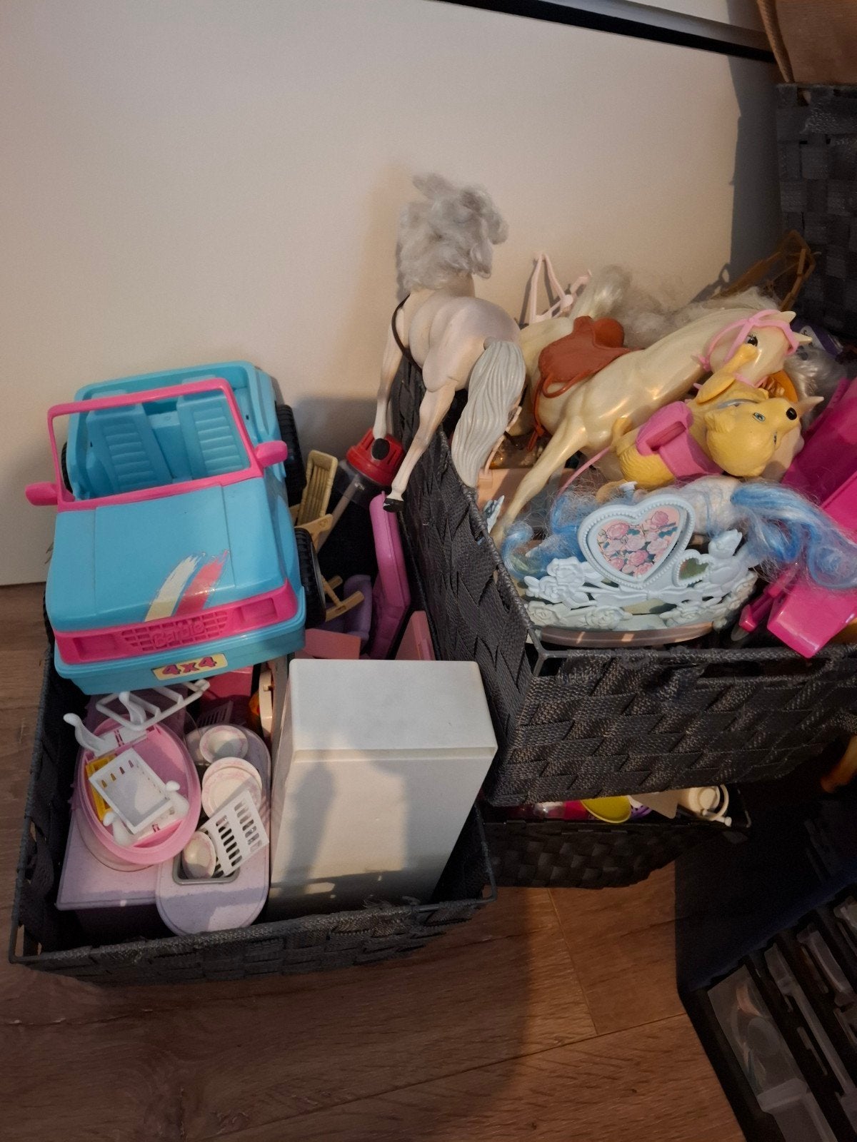 Grote partij speelgoed: Barbie auto, paarden en meer, Ophalen, Gebruikt, Jongen of Meisje