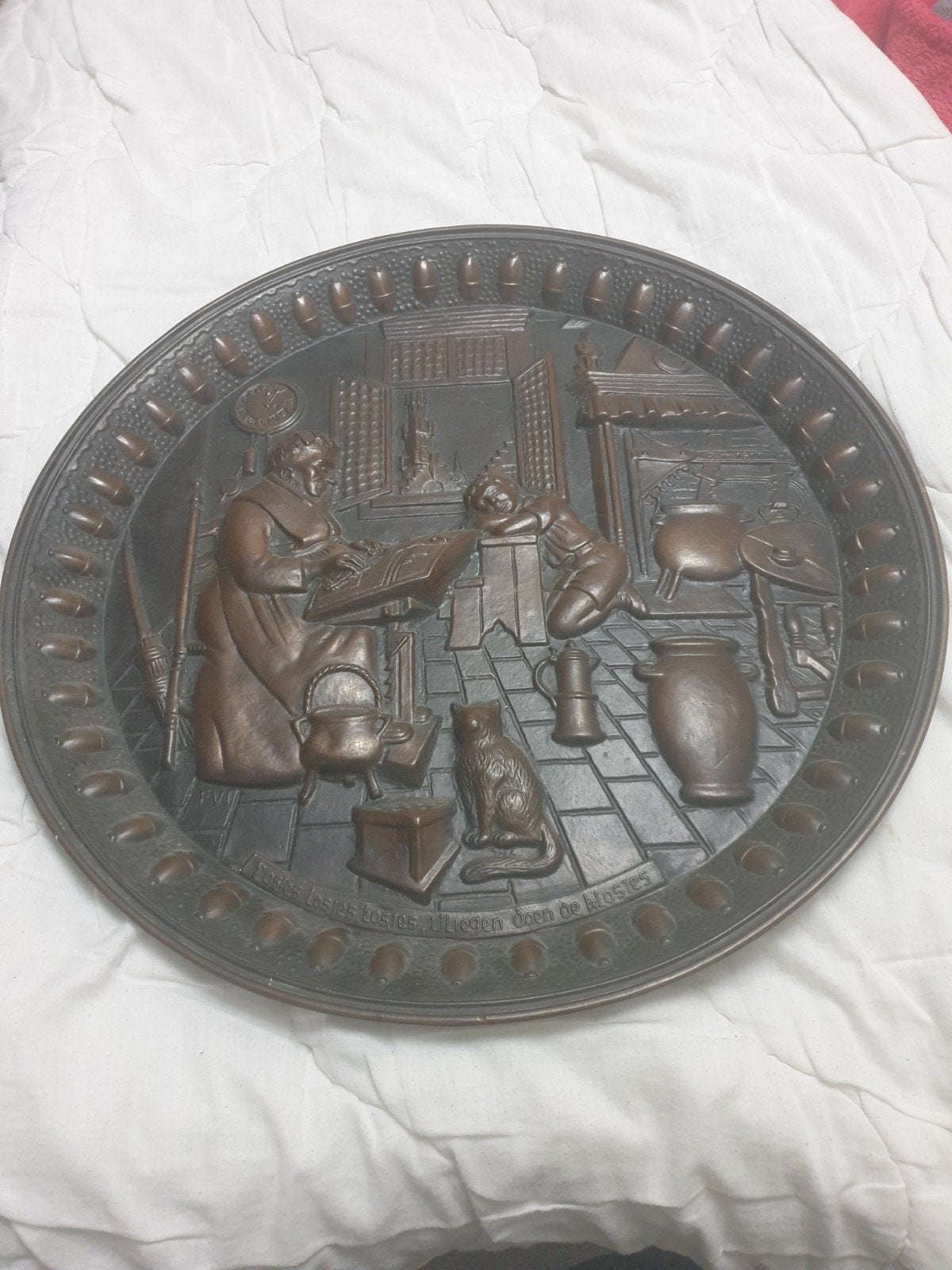 Antieke messing wandplaat met huiselijke scène, 59cm, Antiek en Kunst, Ophalen