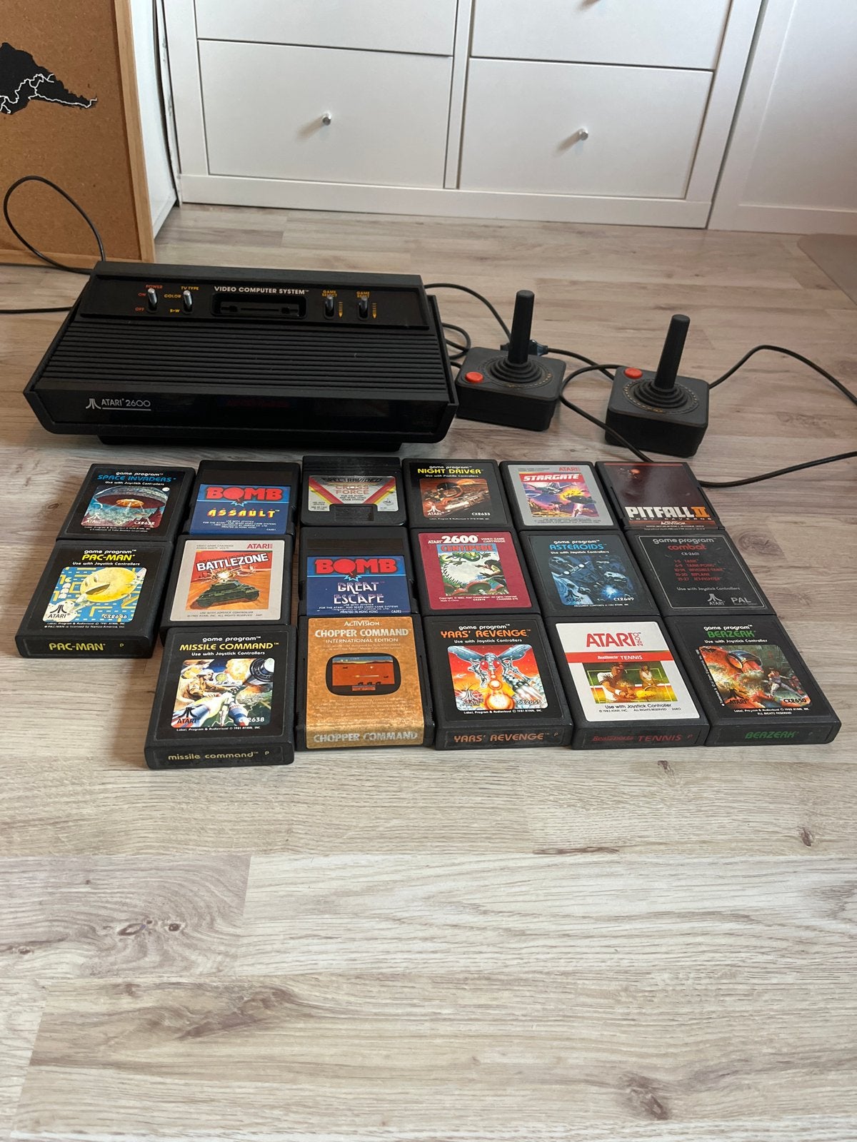 Atari 2600 Console met 2 Controllers en 15 Games, Spelcomputers en Games, Spelcomputers | Atari, Gebruikt, Atari 2600, Met 2 controllers