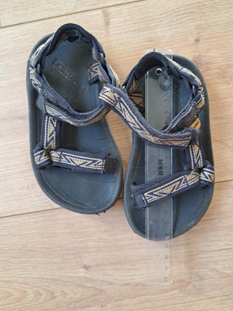 Teva kinderschoenen, Kinderen en Baby's, Kinderkleding | Schoenen en Sokken, Ophalen, Gebruikt, Jongen of Meisje, Schoenen