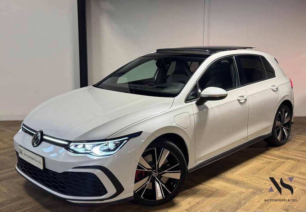 Volkswagen Golf 1.4 eHybrid GTE PANO KEYLESS CAM, Auto's, Zwart, 4 cilinders, 150 pk, Alcantara