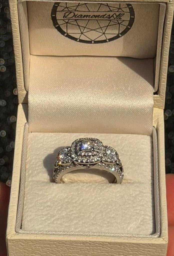 Gouden ring met 111 natuurlijke diamanten en certificaat!, Nieuw, Ophalen of Verzenden, Kleiner dan 17, Met edelsteen