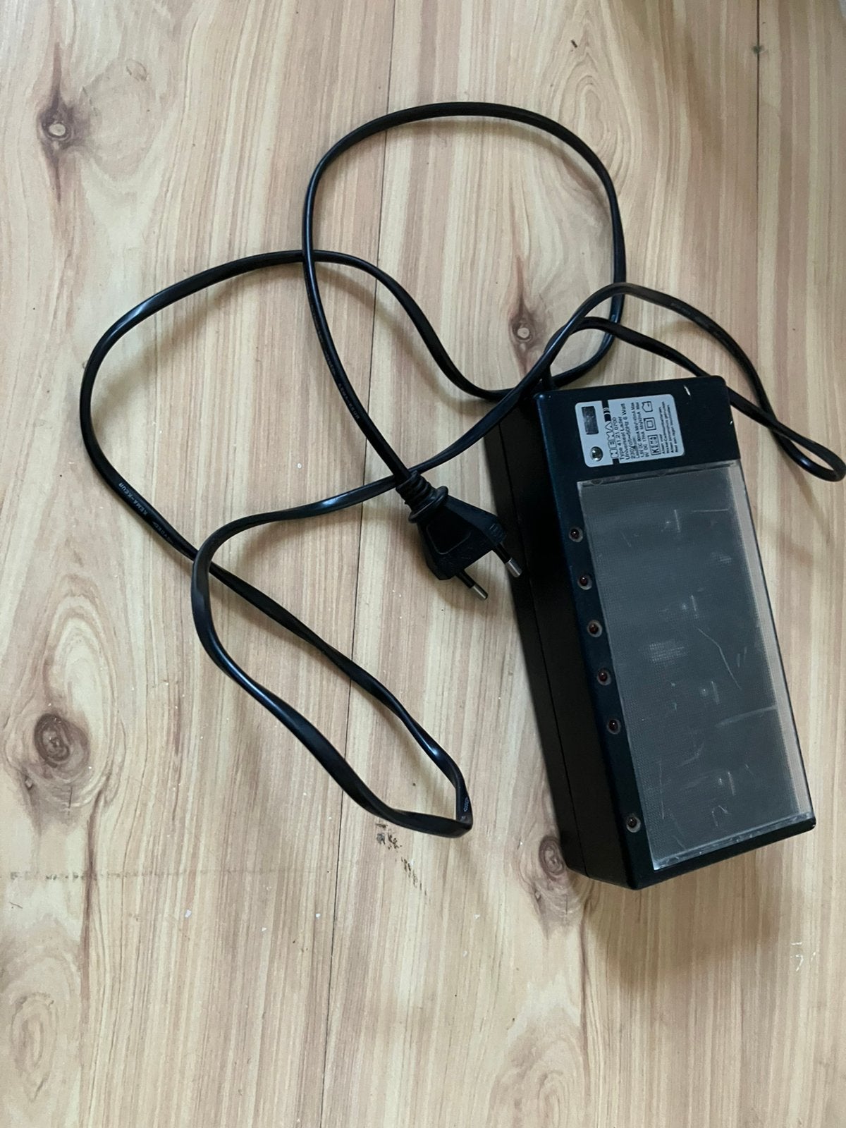 Universeel batterij oplader,, Ophalen of Verzenden, Gebruikt