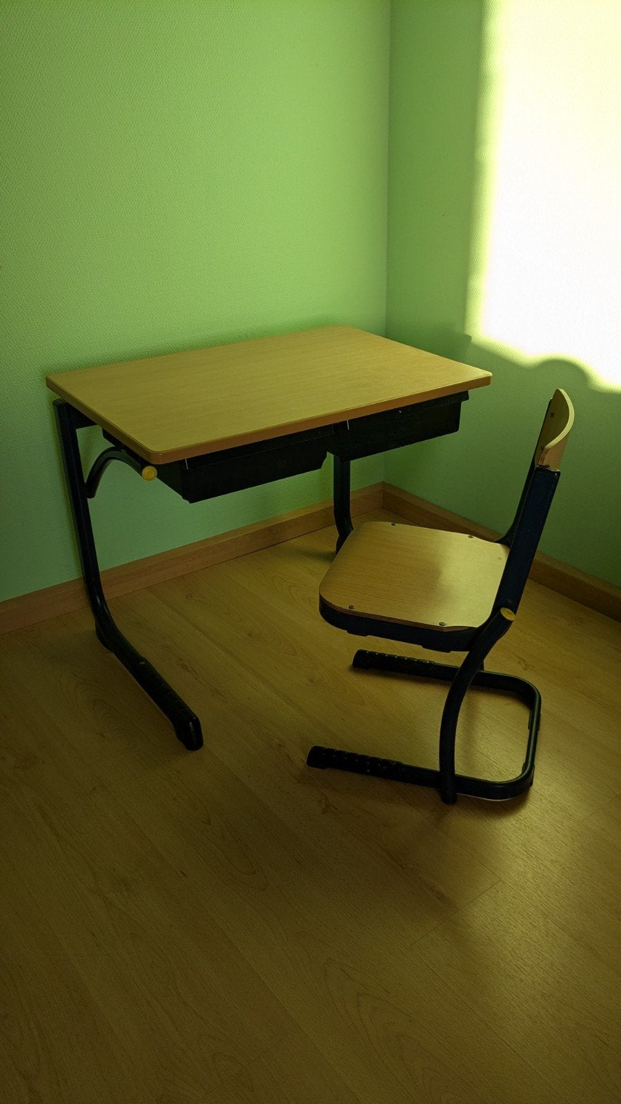 Marko schooltafel met stoel, Ophalen, Opbergruimte, Gebruikt, Hout