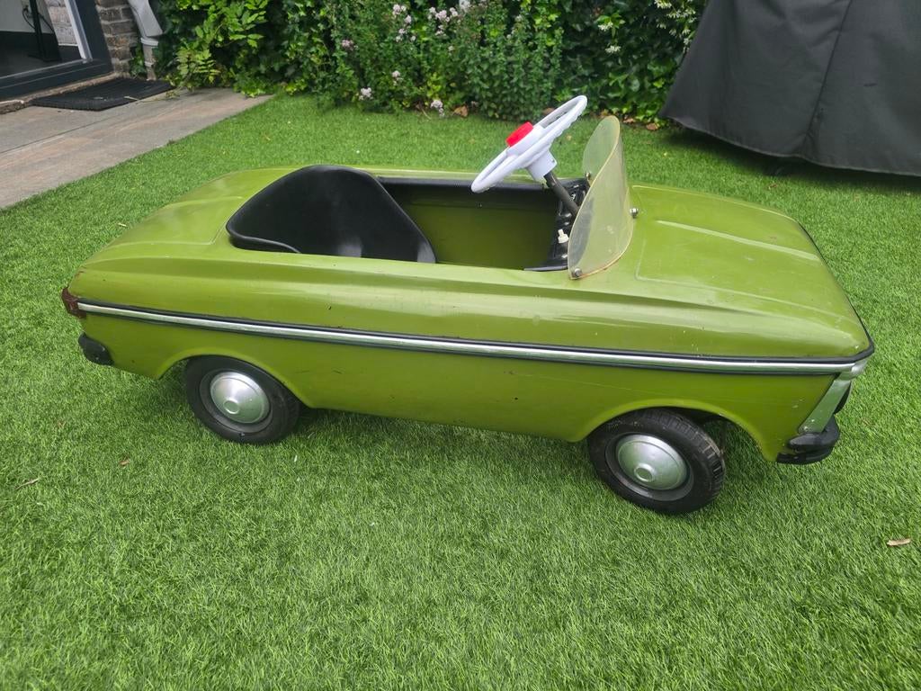 Vintage Groene Trapauto Moskvitch 1993, Kinderen en Baby's, Speelgoed | Buiten | Voertuigen en Loopfietsen, Gebruikt, Trapvoertuig